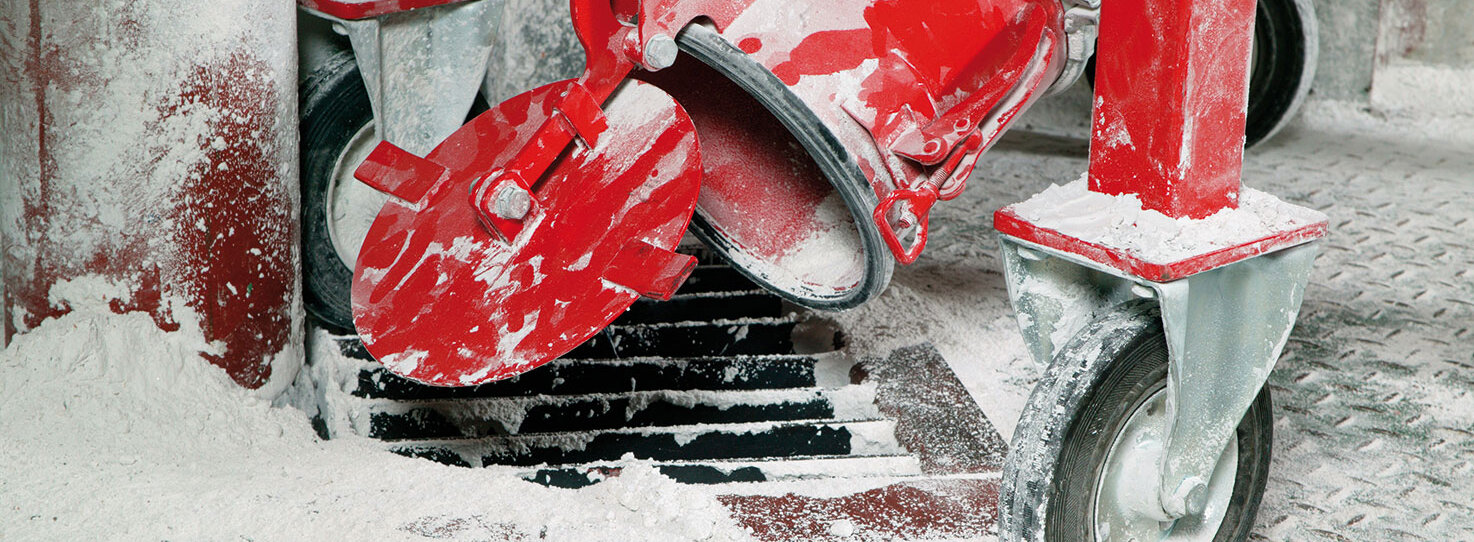 Průmyslový vysavač Ruwac DS4150 vysává kamennou sůl prach u firmy Esco v Bernburgu.