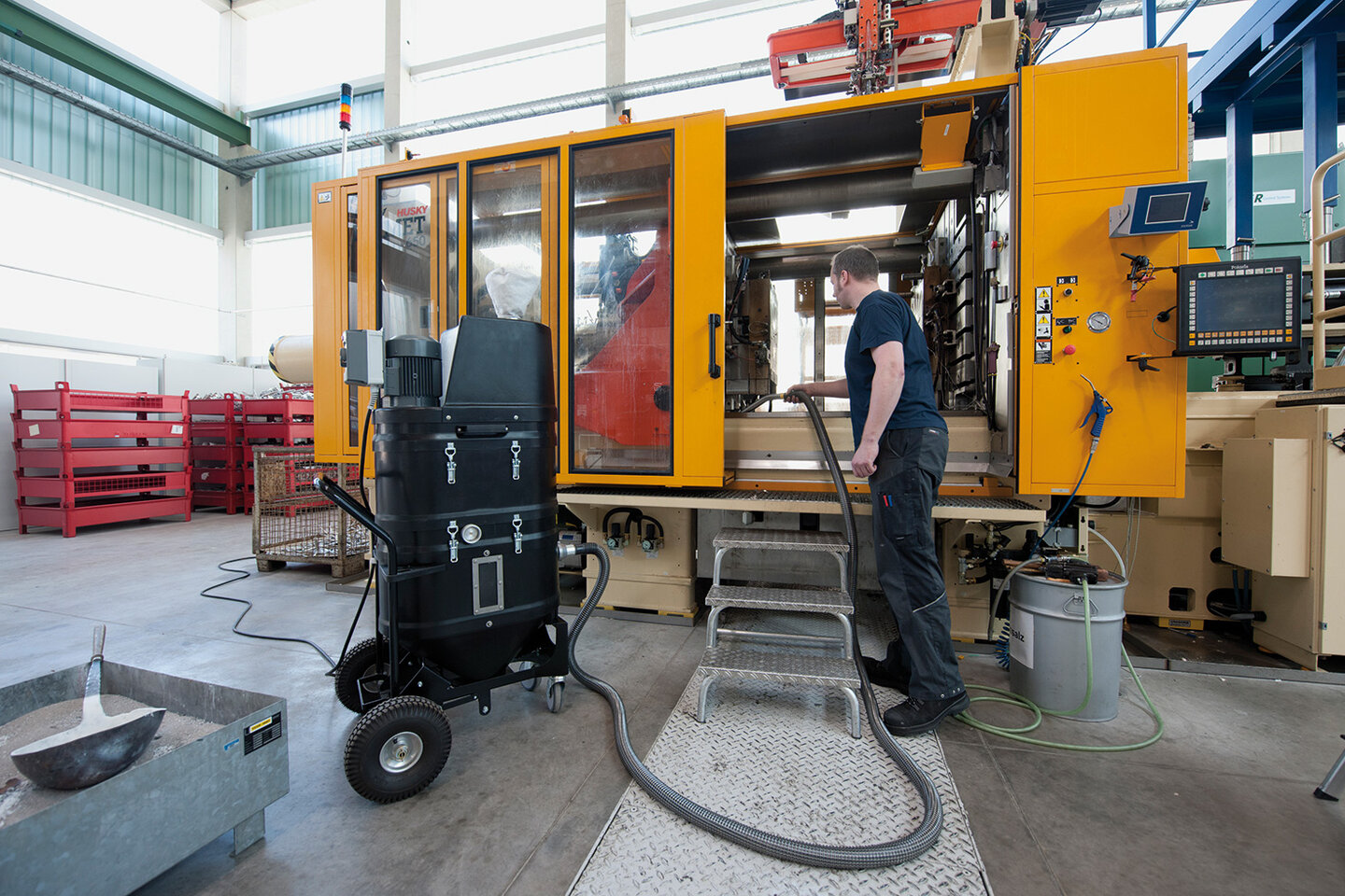 Vodní vysavač Ruwac WSP200 vysává kovové špony na univerzitě v Norimberku.