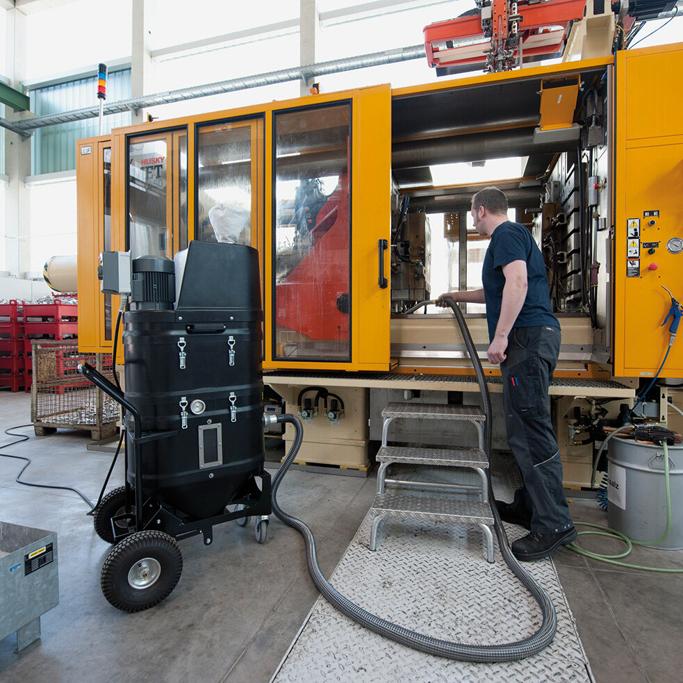 Vodní vysavač Ruwac WSP200 vysává kovové špony na univerzitě v Norimberku.