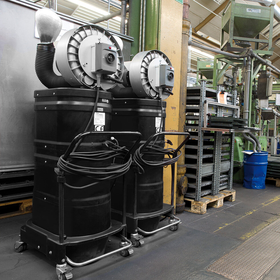 Průmyslový vysavač Ruwac R01 S vysává prach ze sklolaminátu a polymerů zesílených uhlíkovým vláknem u firmy Schunk v Heuchelheimu.