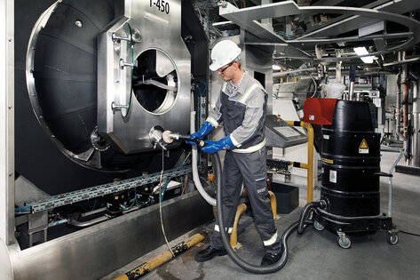 Průmyslový vysavač Ruwac s pohonem na třífázový střídavý proud DS1400 pro oblasti s nebezpečím výbuchu plynu v Chemiepark Evonik v Marlu
